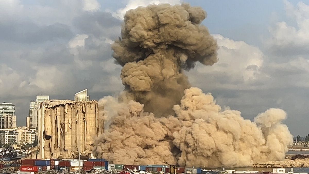 Au moment de l'effondrement des silos, port de Beyrouth, Liban, le 23 août 2022