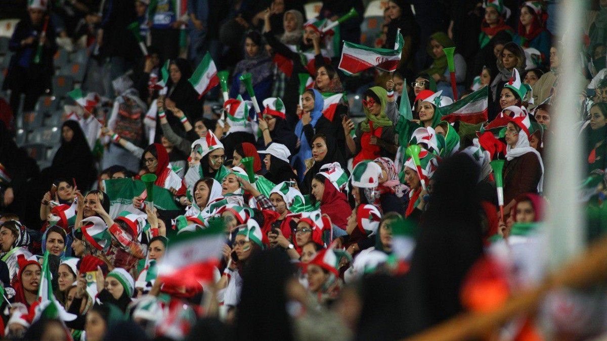 حضور زنان در مسابقه تیم‌های ملی ایران و کامبوج