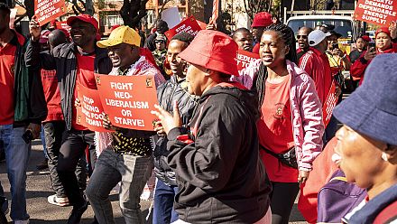 Des salariés sud-africains manifestent contre le coût de la vie
