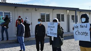 طالبو لجوء يطالبون بتغيير بلد اللجوء في جزيرة ساموس الشرقية باليونان