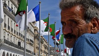 Les Algériens perplexes avant l'arrivée d'Emmanuel Macron