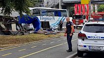 Ein Polizist in der Nähe des Vorfalls in der bulgarischen Schwarzmeerstadt Burgas, Donnerstag, 25. August 2022.