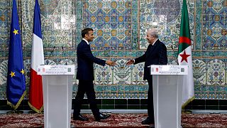 Emmanuel Macron poursuit sa visite en Algérie pour "bâtir l'avenir"