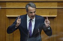 Kyriakos Miçotakis SYRIZA lideri Alexis Tsirpas ile mecliste atışırken