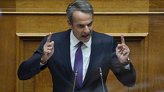 Kyriakos Miçotakis SYRIZA lideri Alexis Tsirpas ile mecliste atışırken