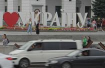Unas grandes letras que dicen "Amo a Ucrania" en la Plaza de la Independencia de Kiev, Ucrania, 12 de agosto del 2022