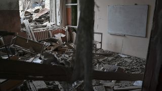 Разрушенная школа, Украина