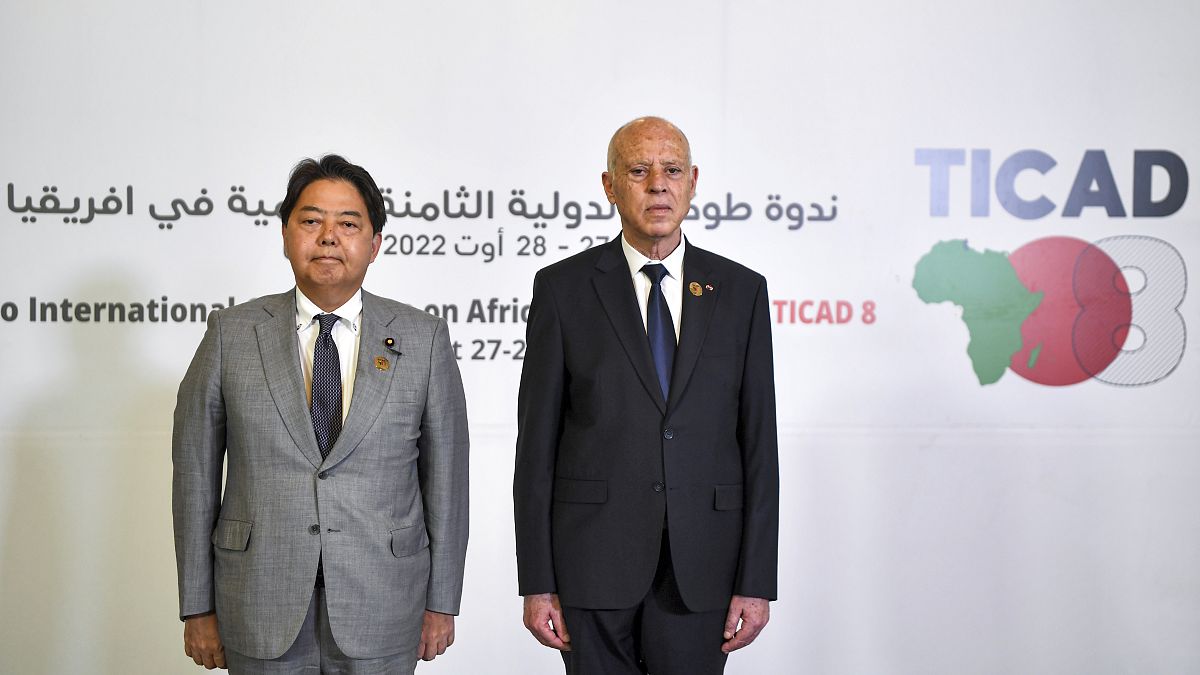 الرئيس التونسي قيس سعيد ووزير خارجية اليابان يوشيماسا هاياشي 