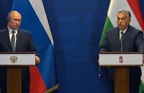 Archivbild von Wladimir Putin und Vikror Orban