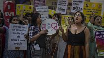 ناشطون يحتجون في الهند ضدّ قرار محكمة بإطلاق سراح 11 رجلاً أدينوا سابقاً بجريمة اغتصاب