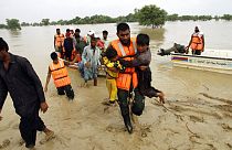 L'armée évavcue des personnes touchées par les inondations à Rajanpur, Pendjab, Pakistan, ,le 27 août 2022