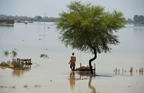 ضربت الفيضانات باكستان بعد موجة عنيفة من الحر