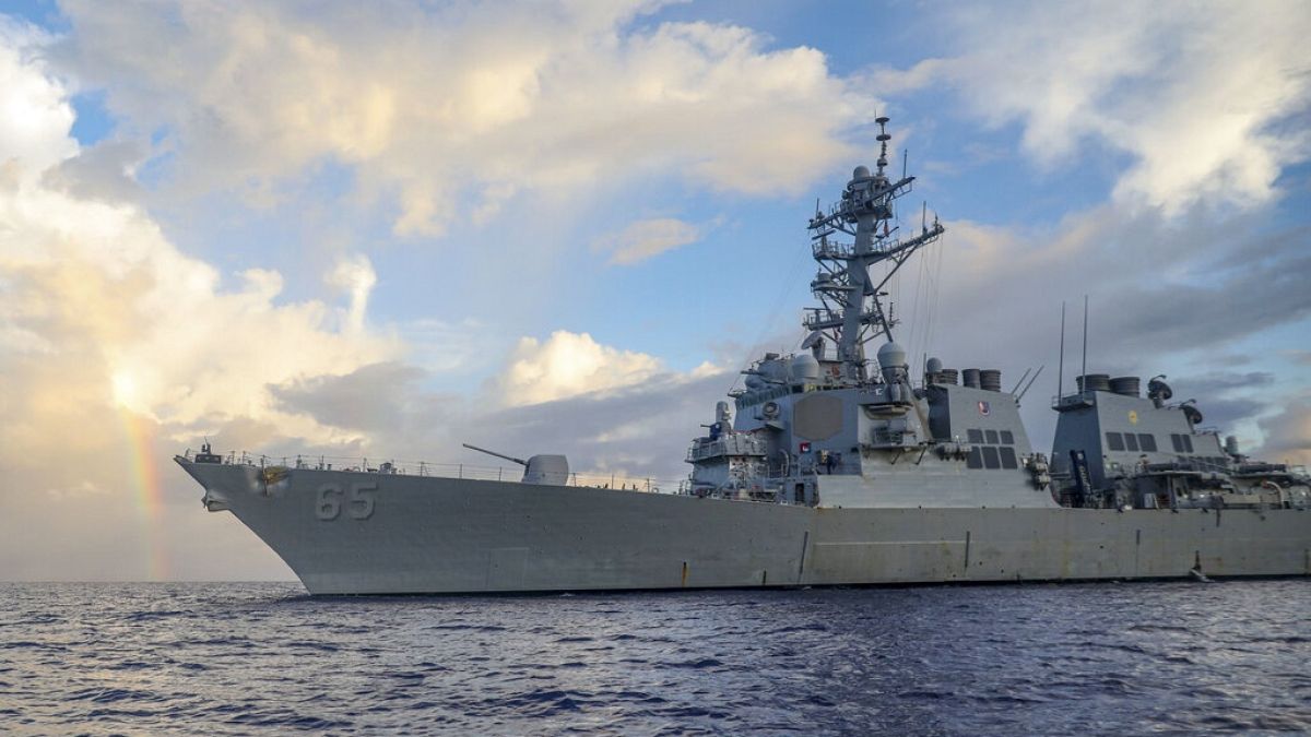 a USS Benfold a Fülöp-szigeteknél