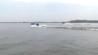 Motorboote an der Oder