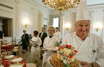 رولاند منی‌یه، شیرینی‌پز باسابقه فرانسوی‌الاصل که در آشپزخانه کاخ سفید