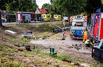 Los equipos de emergencia en el lugar del siniestro cerca de Róterdam (Países Bajos).