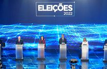 A hat jelölt és a műsorvezető a brazil elnökjelöltek televíziós vitájában