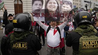 Detractores del presidente peruano manifestándose este domingo en Lima.