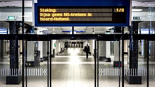 توقف حركة القطارات في محطة أمستردام المركزية في العاصمة الهولندية، جراء إضراب عمّال السكك الحديدية في البلاد، 29 أغسطس 2022.