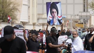 Muktada asz-Szadr hívei egész nyáron tüntetnek Bagdadban