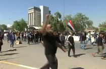 Apoiantes do clérigo xiita iraquiano Muqtada al-Sadr invadiram o Palácio Presidencial
