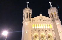 La célèbre basilique de Fourvière, illuminée la nuit - Lyon (France), le 28/08/2022