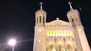 La célèbre basilique de Fourvière, illuminée la nuit - Lyon (France), le 28/08/2022