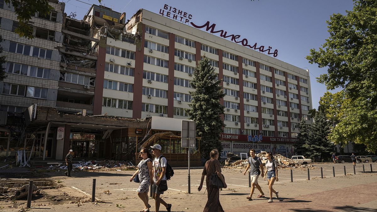 Zerstörungen an einem Gebäude in Mikolaiv