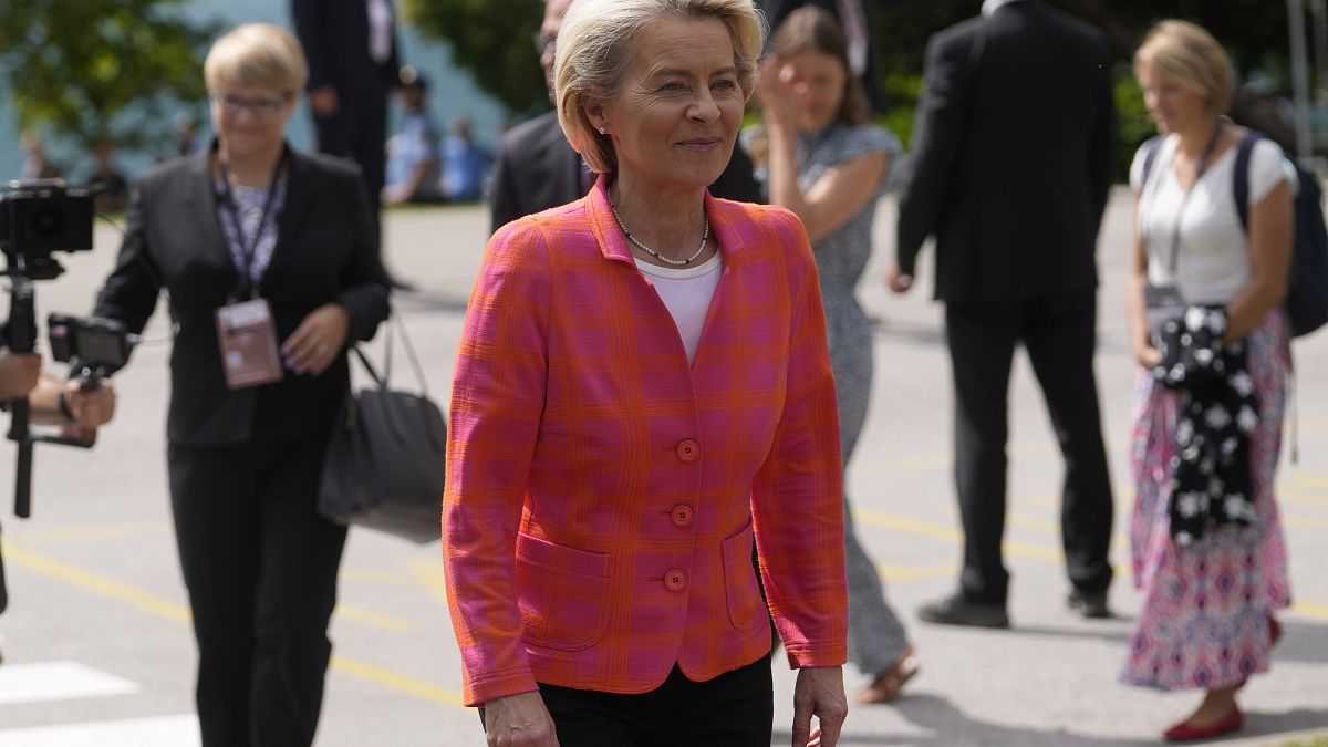 La présidente de la Commission européenne, Ursula von der Leyen, arrive au Forum stratégique de Bled, en Slovénie, le lundi 29 août 2022.