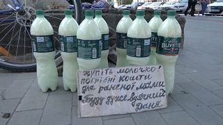 12-летний житель Харькова просит покупать у него молоко, чтобы помочь его матери