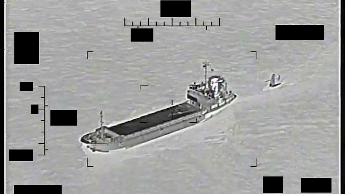 تعقیب ناوچه شهد بازیاری از سوی ناوگان پنجم نیروی دریایی آمریکا در خلیج فارس