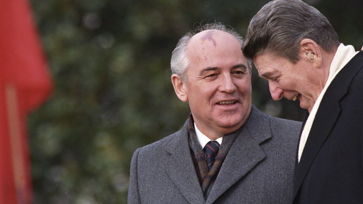 Встреча Михаила Горбачёва и Рональда Рейгана в Вашингтоне, 8 декабря 1987 года.