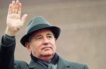 "A viszontlátásra!" - intett Gorbacsov a hagyományos, a moszkvai Vörös téren megtartott egyik felvonulás végén