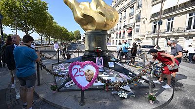 شعلة الحرية في باريس حيث توفيت الأميرة البريطانية ديانا قبل 25 عامًا في حادث سيارة في نفق ألما - في 31 أغسطس 2022.