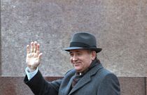Dağılan Sovyetler Birliği'nin son Devlet Başkanı Mihail Gorbaçov, 1 Mayıs 1988 Moskova Kızıl Meydan.
