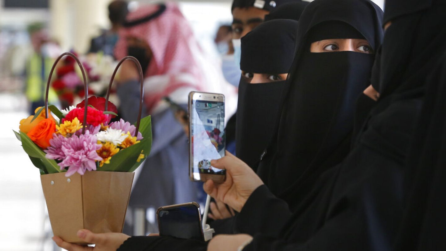 Suudi kadına sosyal medya kullanımı yüzünden 45 yıl hapis cezası verildi Euronews