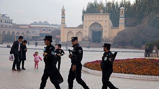 أفراد أمن في شينجيانغ غربي الصين