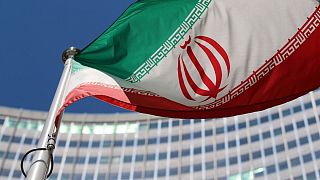 پرچم ایران مقابل مقر اروپایی سازمان ملل در وین