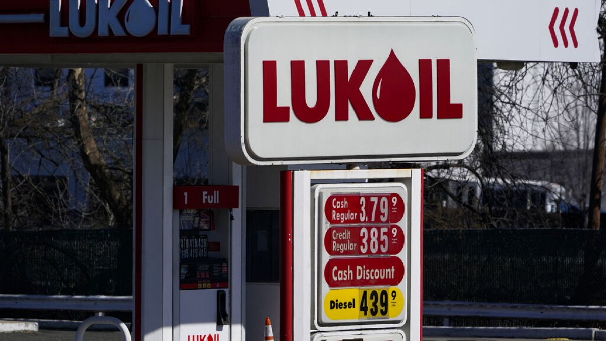 Rusya'nın petrol üreticisi Lukoil şirketi logosu (arşiv) 