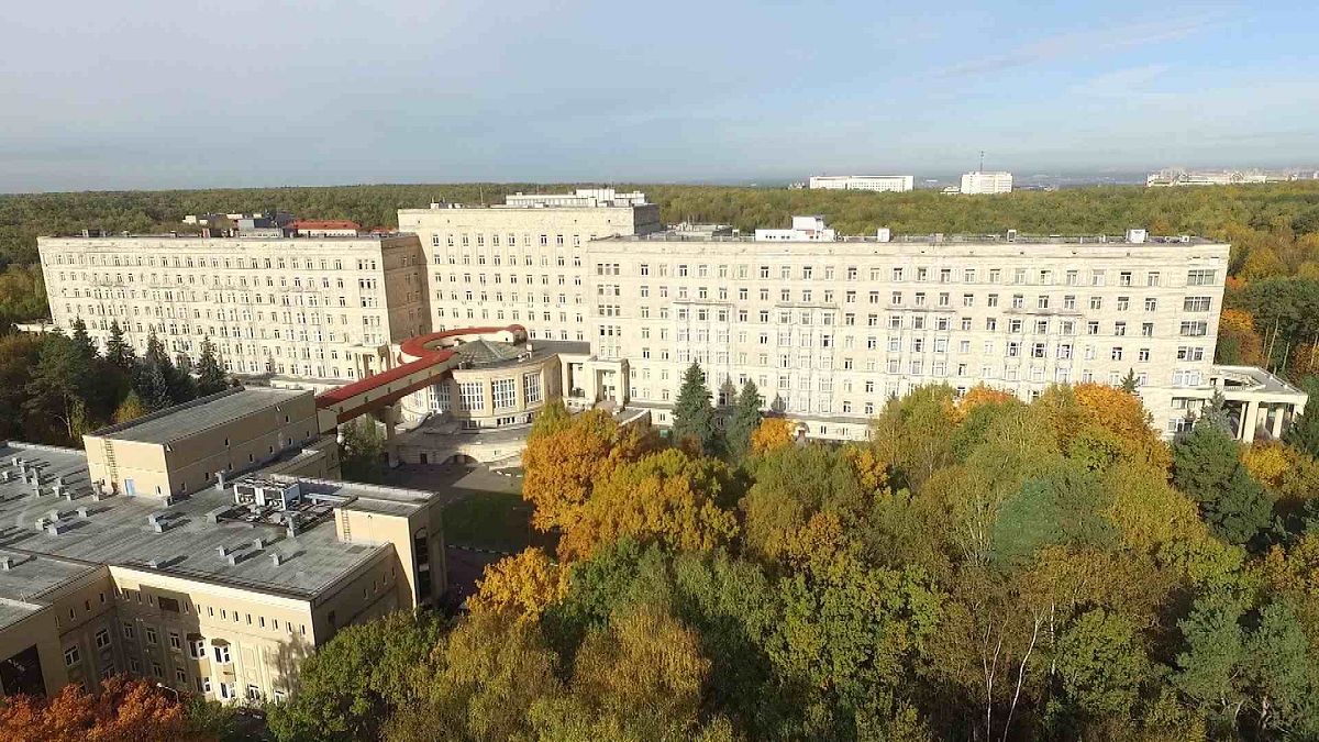 Laut den Berichten starb Raganow bei einem Fall aus einem Fenster dieses Krankenhauses.