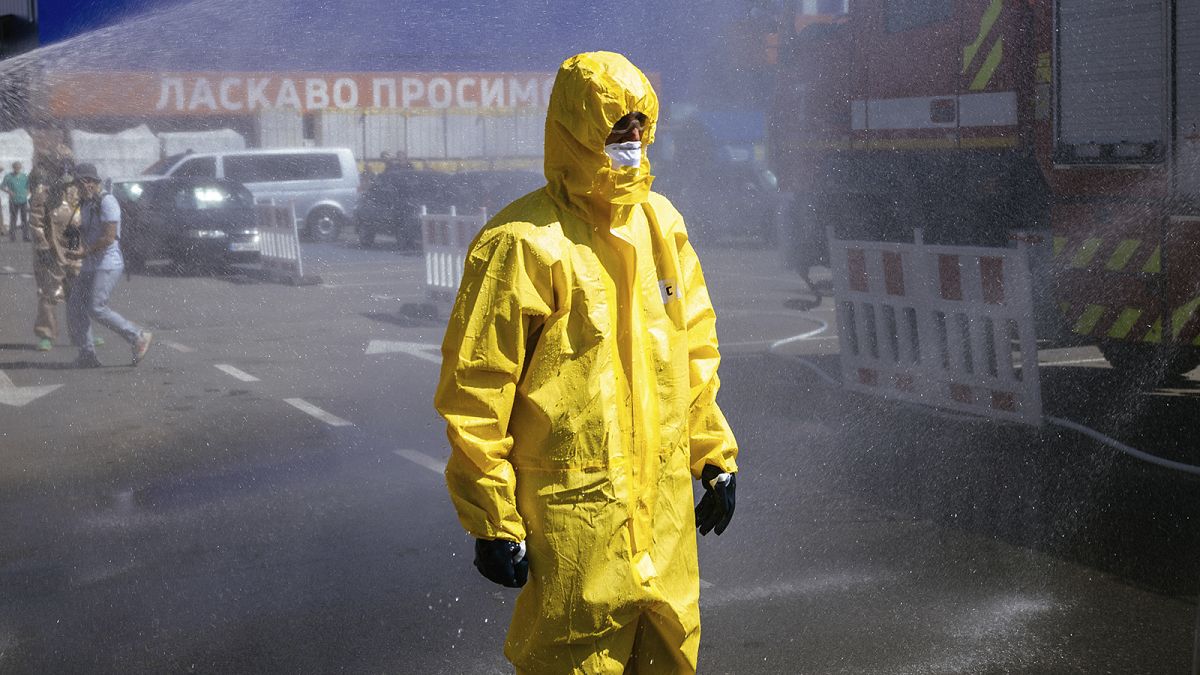 A Ukrainian Emergency Ministry rescuer attends an exercise in Zaporizhzhia on 17 August, 2022, in case of a possible nuclear incident at the nuclear plant.