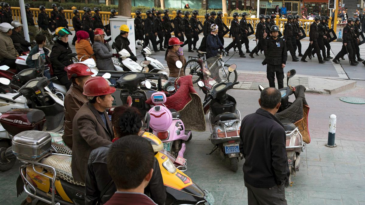 Doğu Türkistan'ın Kaşgar kentinde devriye gezen güvenlik birimleri 