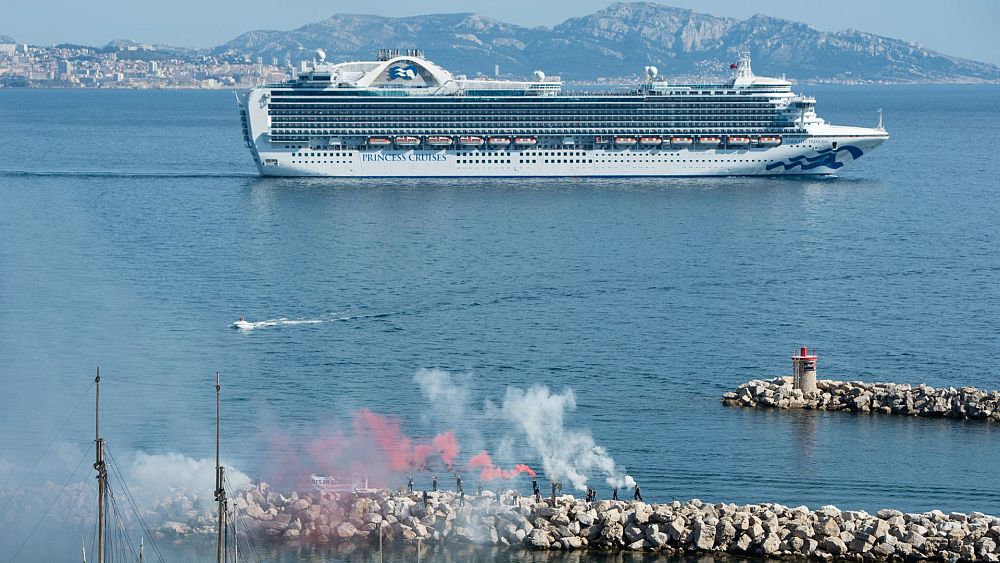 Quit cruises: 50,000 men and women sign petition to control polluting ships in Marseille
