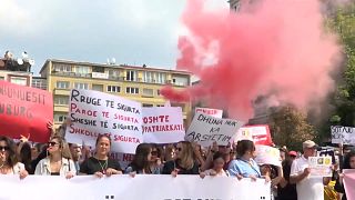 احتجاجات في بريشتينا بعد حادثة اغتصاب فتاة تبلغ من العمر 11 عاما.