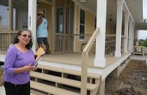 Joann Bourg, refugiada climática, en su nueva casa, en Schriever, Luisiana (EEUU).