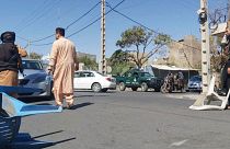 طالبان پس از انفجار در نماز جمعه در مسجد گازرگاه در هرات جاده ای را مسدود کردند