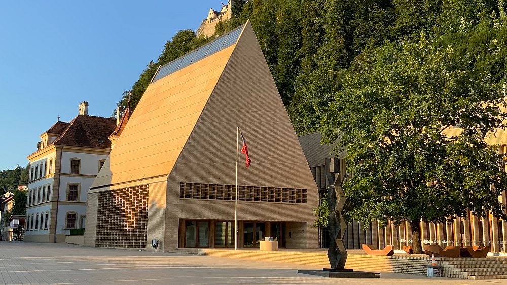 Video: Liechtenstein diskutiert über Erdbeben-Fall - und plötzlich ...
