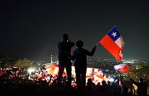Manifestantes contrarios a la nueva Constitución en el cierre de campaña en Santiago de Chile, Chile