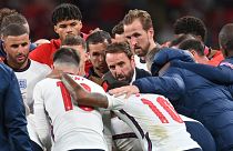 Gareth Southgate discusses tactics with his players