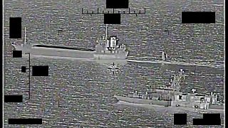 سفينة تابعة للبحرية الإيرانية تسحب سفينة أمريكية بدون ربان في المياه الدولية 30/08/2022